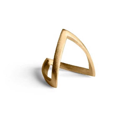 Jane Kønig V-ring i 18 karat forgyldt sølv med minimalistisk V-formet design.